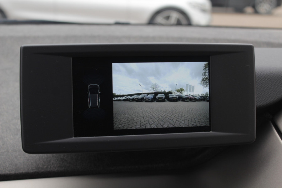 BMW i3 Basis 120Ah 42 kWh / Camera / Navigatie / 19'' / Harman Kardon / Stoelverwarming / Cruise Control / Warmtepomp / Getint glas