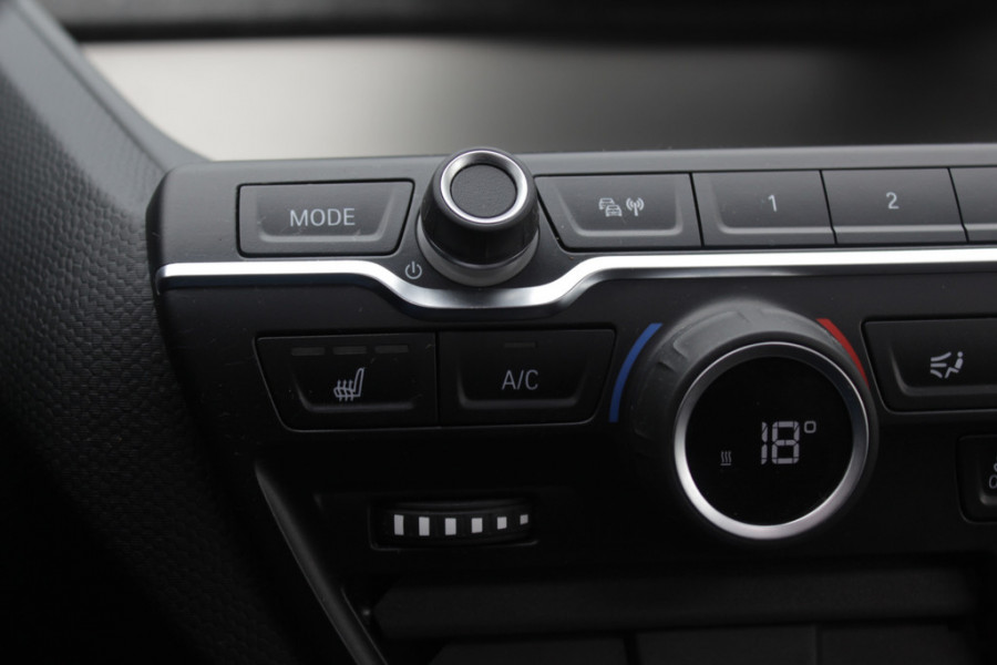 BMW i3 Basis 120Ah 42 kWh / Camera / Navigatie / 19'' / Harman Kardon / Stoelverwarming / Cruise Control / Warmtepomp / Getint glas