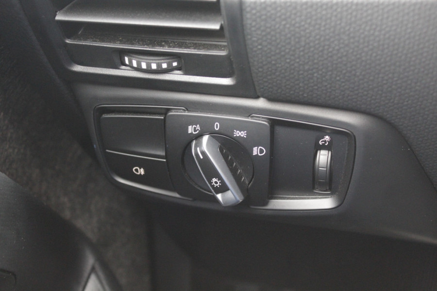 BMW i3 Basis 120Ah 42 kWh / Camera / Navigatie / 19'' / Harman Kardon / Stoelverwarming / Cruise Control / Warmtepomp / Getint glas