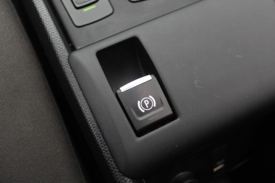BMW i3 Basis 120Ah 42 kWh / Camera / Navigatie / 19'' / Harman Kardon / Stoelverwarming / Cruise Control / Warmtepomp / Getint glas