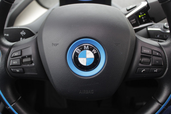BMW i3 Basis 120Ah 42 kWh / Camera / Navigatie / 19'' / Harman Kardon / Stoelverwarming / Cruise Control / Warmtepomp / Getint glas