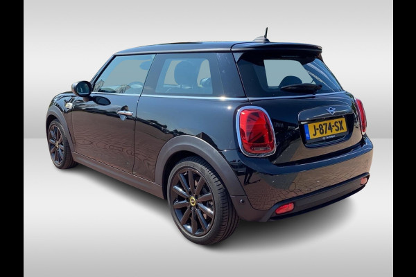 MINI Mini Electric Essential 33 kWh / Camera / Navigatie / 17'' / Half leder / Keyless / Virtual Cockpit / Stoelverwarming / DAB / Cruise Control