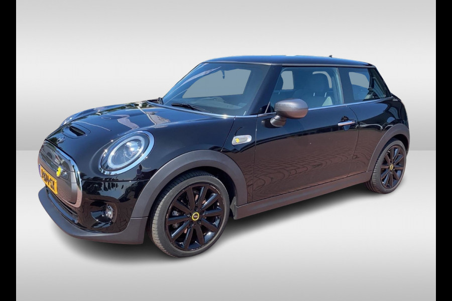 MINI Mini Electric Essential 33 kWh / Camera / Navigatie / 17'' / Half leder / Keyless / Virtual Cockpit / Stoelverwarming / DAB / Cruise Control