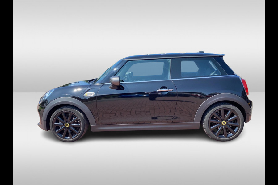 MINI Mini Electric Essential 33 kWh / Camera / Navigatie / 17'' / Half leder / Keyless / Virtual Cockpit / Stoelverwarming / DAB / Cruise Control