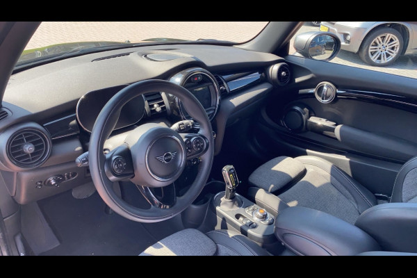 MINI Mini Electric Essential 33 kWh / Camera / Navigatie / 17'' / Half leder / Keyless / Virtual Cockpit / Stoelverwarming / DAB / Cruise Control