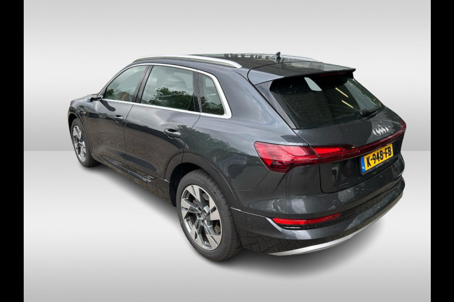 Audi e-tron e-tron 55 quattro advanced Pro Line Plus 95 kWh / Panoramadak / Camera / Head-up / 20'' / Luchtvering / B&O / Softclose / Keyless / DAB / Sportstoelen / Stoelverwarming / ACC