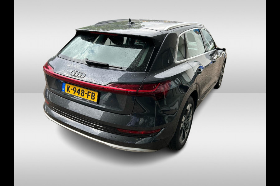 Audi e-tron e-tron 55 quattro advanced Pro Line Plus 95 kWh / Panoramadak / Camera / Head-up / 20'' / Luchtvering / B&O / Softclose / Keyless / DAB / Sportstoelen / Stoelverwarming / ACC