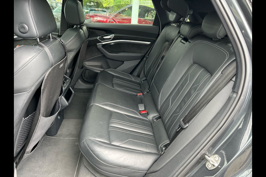 Audi e-tron e-tron 55 quattro advanced Pro Line Plus 95 kWh / Panoramadak / Camera / Head-up / 20'' / Luchtvering / B&O / Softclose / Keyless / DAB / Sportstoelen / Stoelverwarming / ACC