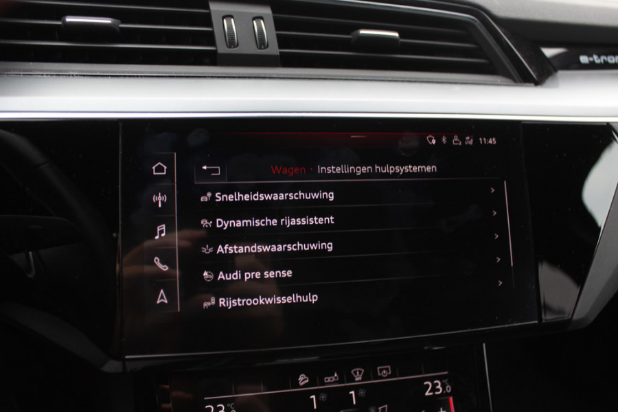 Audi e-tron e-tron 55 quattro advanced Pro Line Plus 95 kWh / Panoramadak / Camera / Head-up / 20'' / Luchtvering / B&O / Softclose / Keyless / DAB / Sportstoelen / Stoelverwarming / ACC