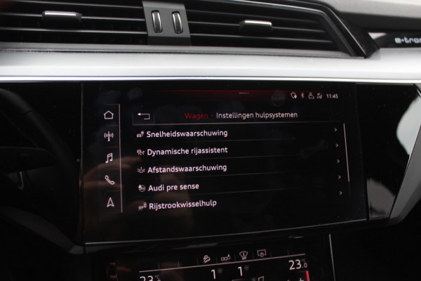 Audi e-tron e-tron 55 quattro advanced Pro Line Plus 95 kWh / Panoramadak / Camera / Head-up / 20'' / Luchtvering / B&O / Softclose / Keyless / DAB / Sportstoelen / Stoelverwarming / ACC