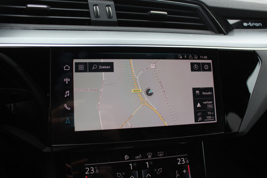 Audi e-tron e-tron 55 quattro advanced Pro Line Plus 95 kWh / Panoramadak / Camera / Head-up / 20'' / Luchtvering / B&O / Softclose / Keyless / DAB / Sportstoelen / Stoelverwarming / ACC