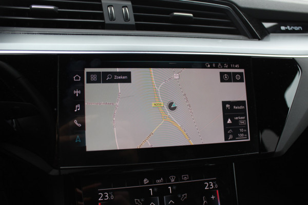 Audi e-tron e-tron 55 quattro advanced Pro Line Plus 95 kWh / Panoramadak / Camera / Head-up / 20'' / Luchtvering / B&O / Softclose / Keyless / DAB / Sportstoelen / Stoelverwarming / ACC