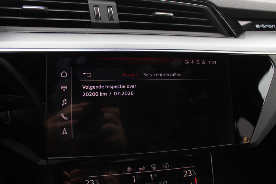 Audi e-tron e-tron 55 quattro advanced Pro Line Plus 95 kWh / Panoramadak / Camera / Head-up / 20'' / Luchtvering / B&O / Softclose / Keyless / DAB / Sportstoelen / Stoelverwarming / ACC