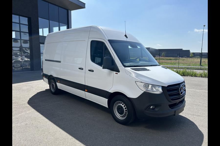 Mercedes-Benz Sprinter 314 CDI RWD L2 H2 MBUX / 360 Camera / Navigatie / Airco / Parkeersensoren / 270 Graden achterdeuren