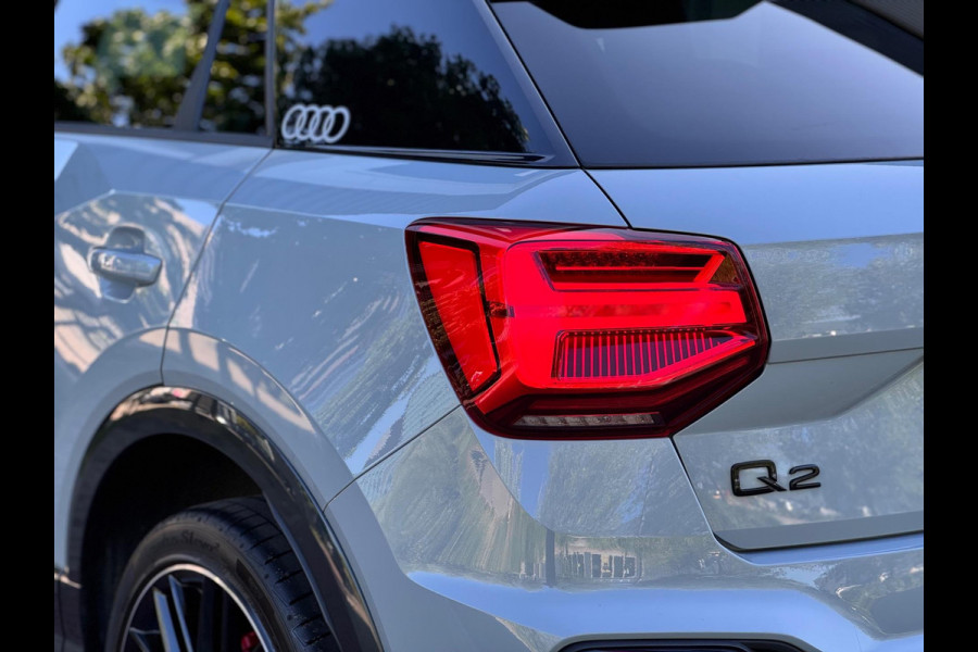 Audi Q2 35 TFSI Edition one Pano/Matrix/Leer/Dodehoek