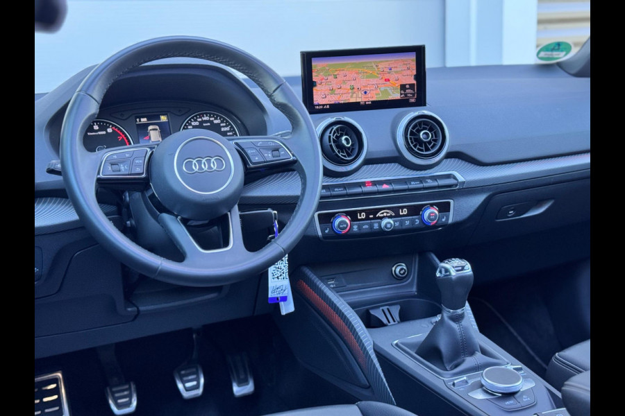 Audi Q2 35 TFSI Edition one Pano/Matrix/Leer/Dodehoek