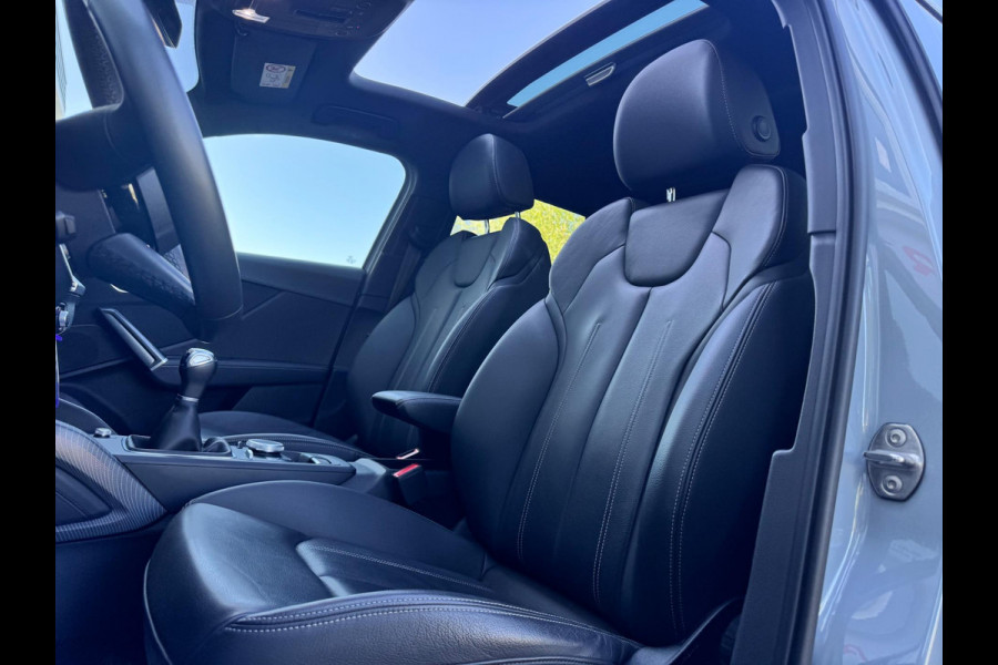 Audi Q2 35 TFSI Edition one Pano/Matrix/Leer/Dodehoek