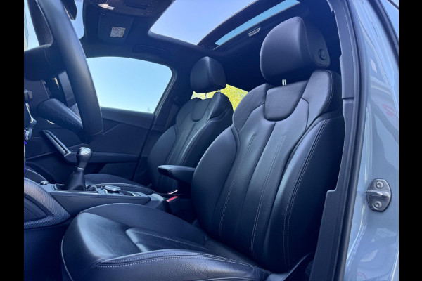 Audi Q2 35 TFSI Edition one Pano/Matrix/Leer/Dodehoek