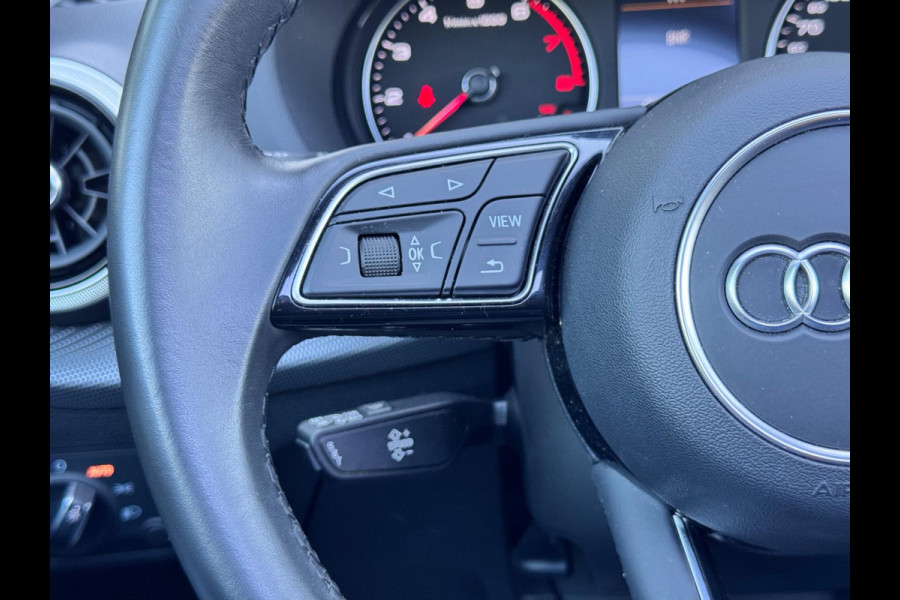 Audi Q2 35 TFSI Edition one Pano/Matrix/Leer/Dodehoek
