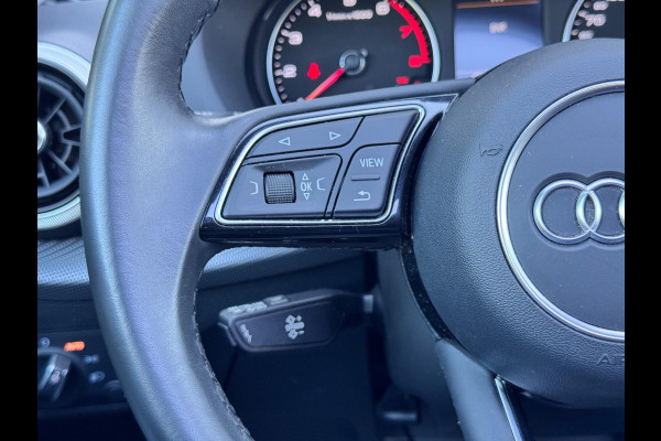 Audi Q2 35 TFSI Edition one Pano/Matrix/Leer/Dodehoek