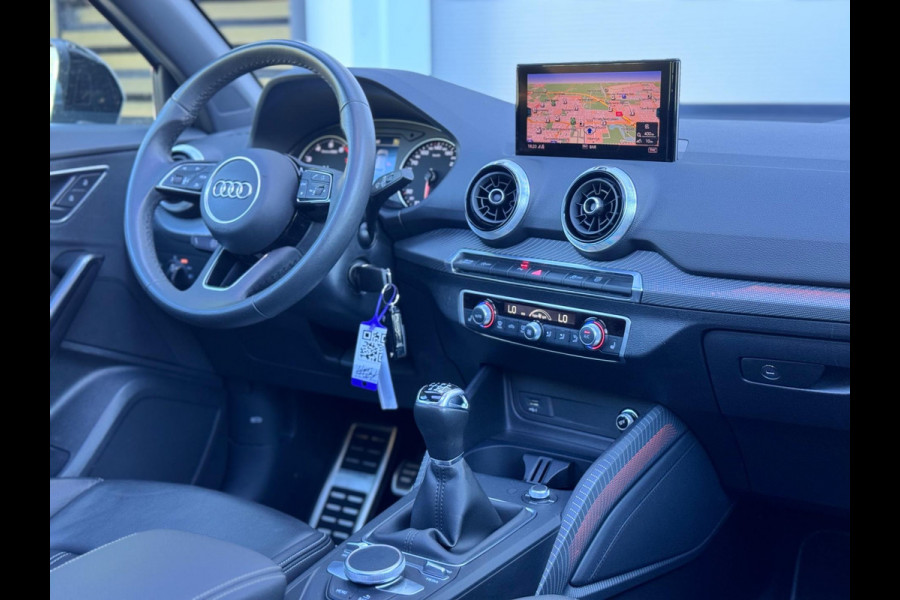 Audi Q2 35 TFSI Edition one Pano/Matrix/Leer/Dodehoek