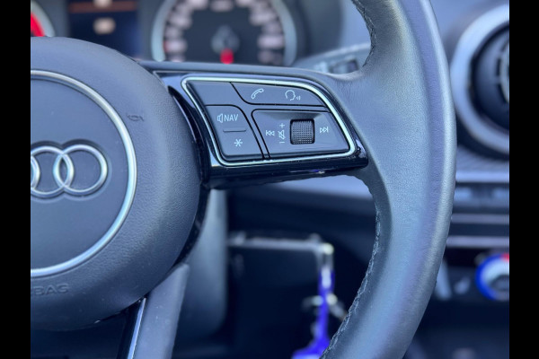 Audi Q2 35 TFSI Edition one Pano/Matrix/Leer/Dodehoek