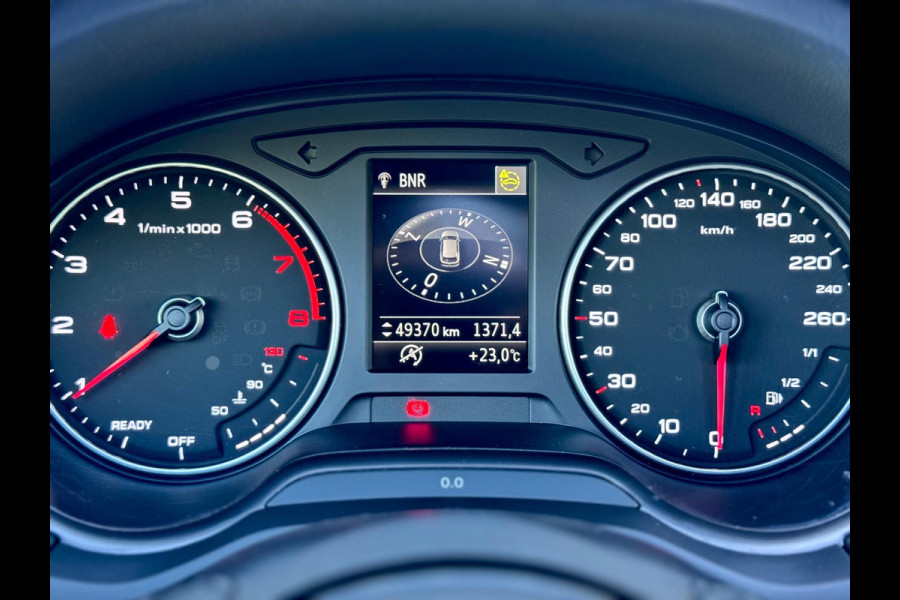 Audi Q2 35 TFSI Edition one Pano/Matrix/Leer/Dodehoek