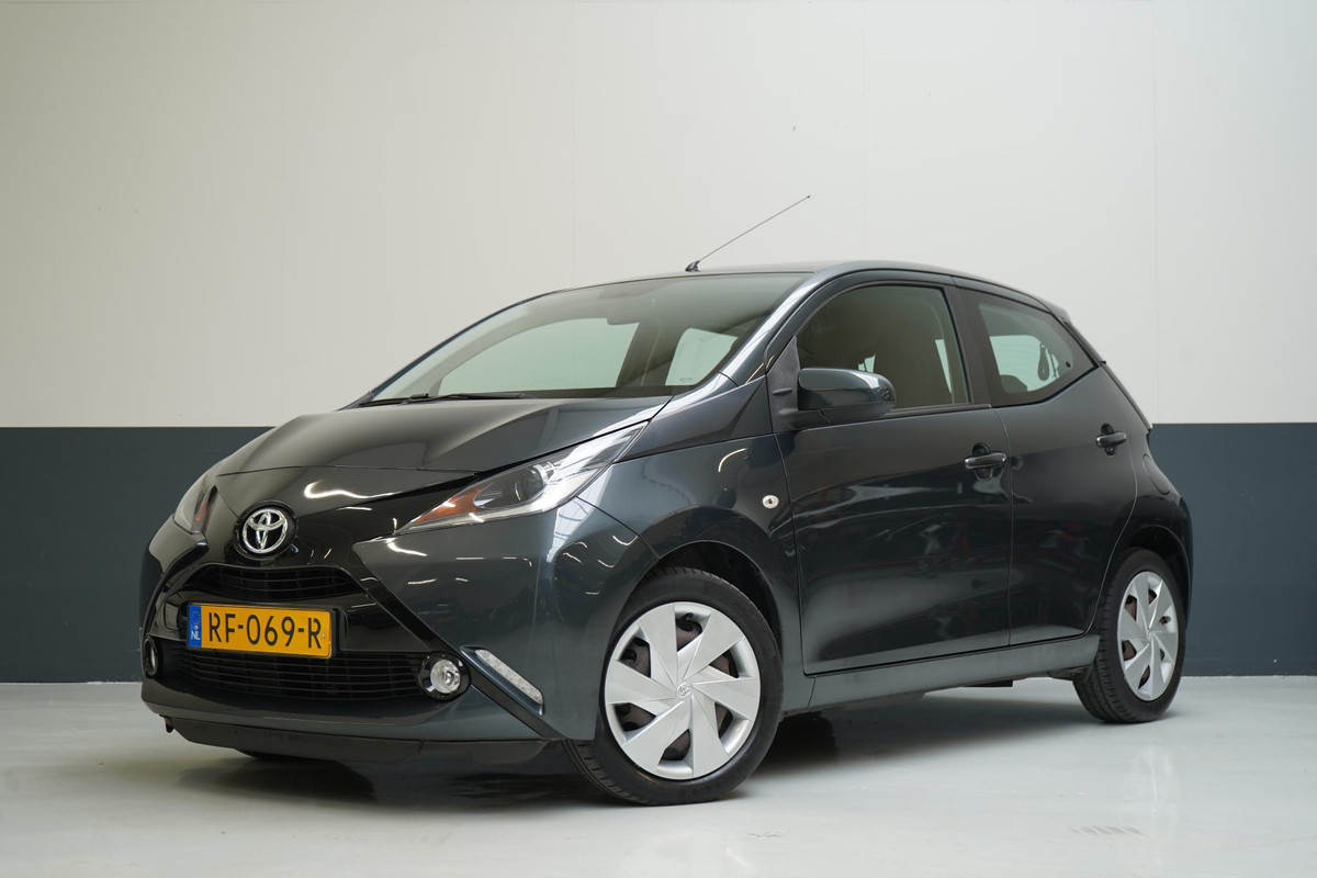 Toyota Aygo 1.0 VVT-i x-play | Airconditioning | Achteruitrijcamera | 5-deurs Toyota Aygo 1.0 VVT-i x-play | Airconditioning | Achteruitrijcamera | 5-deurs