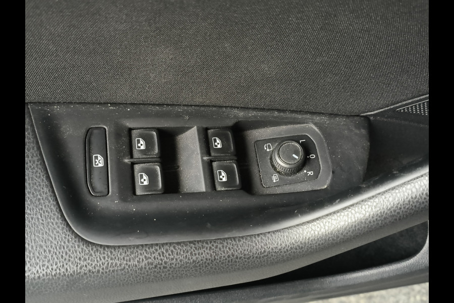 Volkswagen Passat Variant 1.5 TSI Comfort Business DSG-AUTOMAAT uit 2020 Rijklaar + 12 maanden Bovag-garantie Henk Jongen Auto's in Helmond,  al 50 jaar service zoals 't hoort!