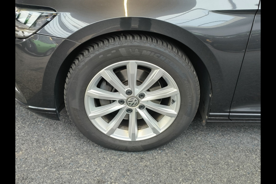 Volkswagen Passat Variant 1.5 TSI Comfort Business DSG-AUTOMAAT uit 2020 Rijklaar + 12 maanden Bovag-garantie Henk Jongen Auto's in Helmond,  al 50 jaar service zoals 't hoort!
