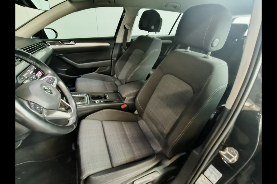Volkswagen Passat Variant 1.5 TSI Comfort Business DSG-AUTOMAAT uit 2020 Rijklaar + 12 maanden Bovag-garantie Henk Jongen Auto's in Helmond,  al 50 jaar service zoals 't hoort!