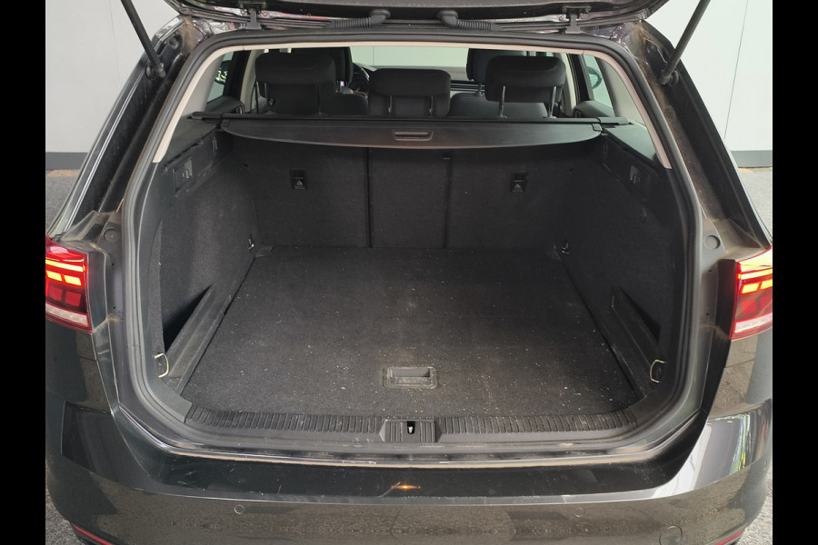 Volkswagen Passat Variant 1.5 TSI Comfort Business DSG-AUTOMAAT uit 2020 Rijklaar + 12 maanden Bovag-garantie Henk Jongen Auto's in Helmond,  al 50 jaar service zoals 't hoort!