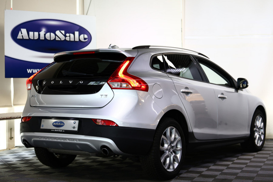 Volvo V40 Cross Country 1.5 T3 Momentum AUTOMAAT NAV CAMERA '17