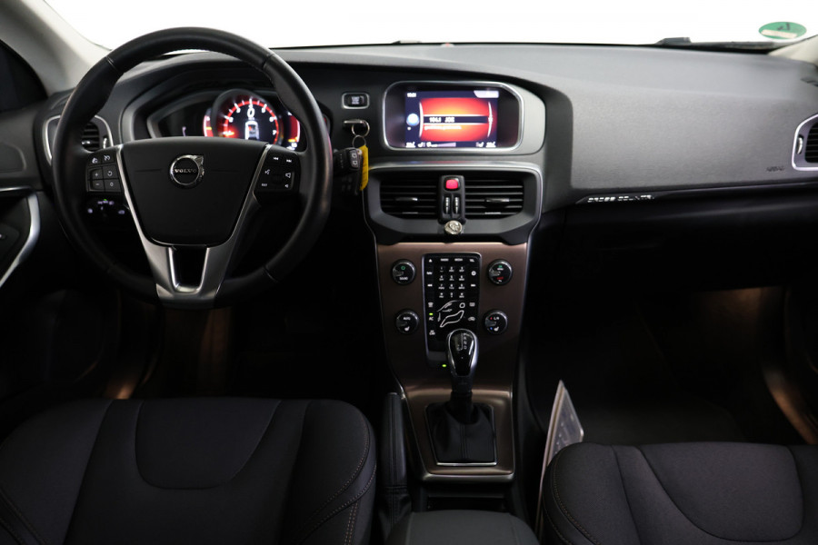Volvo V40 Cross Country 1.5 T3 Momentum AUTOMAAT NAV CAMERA '17