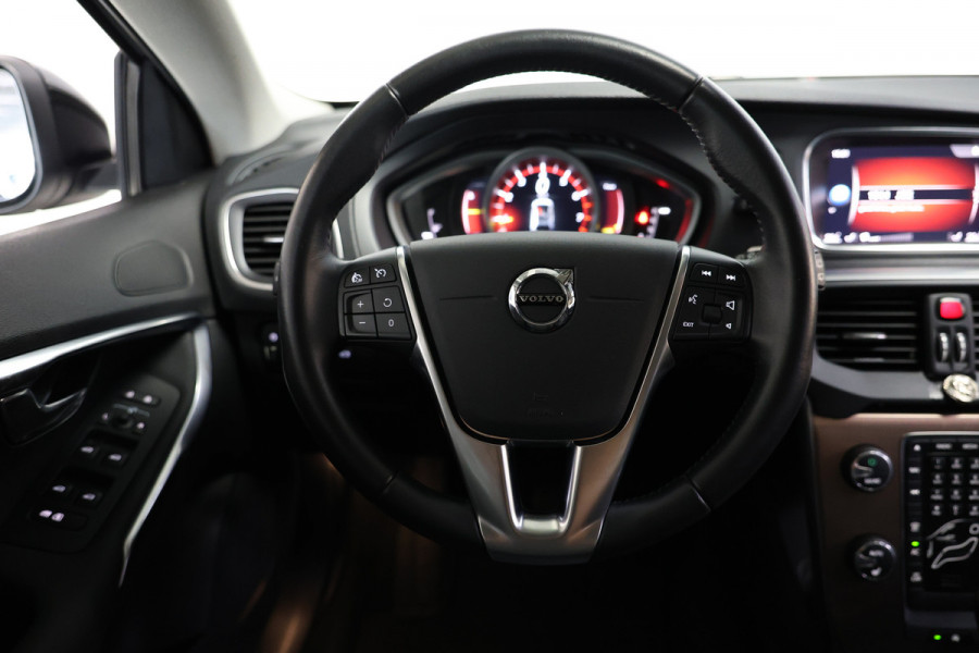 Volvo V40 Cross Country 1.5 T3 Momentum AUTOMAAT NAV CAMERA '17