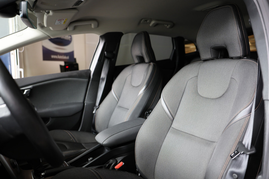 Volvo V40 Cross Country 1.5 T3 Momentum AUTOMAAT NAV CAMERA '17