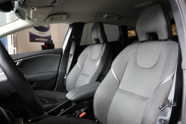 Volvo V40 Cross Country 1.5 T3 Momentum AUTOMAAT NAV CAMERA '17