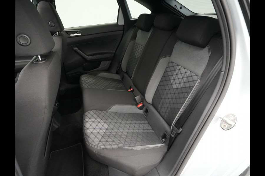 Volkswagen Taigo 1.0 TSI 110pk R-Line Panorama Navi via App Camera Keyless Stoelverwarming 168