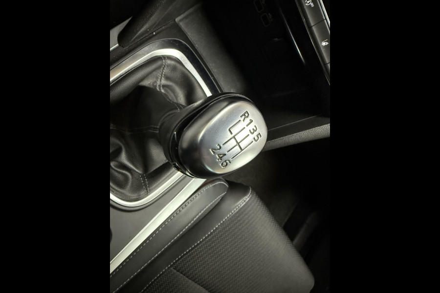 Renault Mégane 1.3 TCe Business Edition One | Carplay | Navi