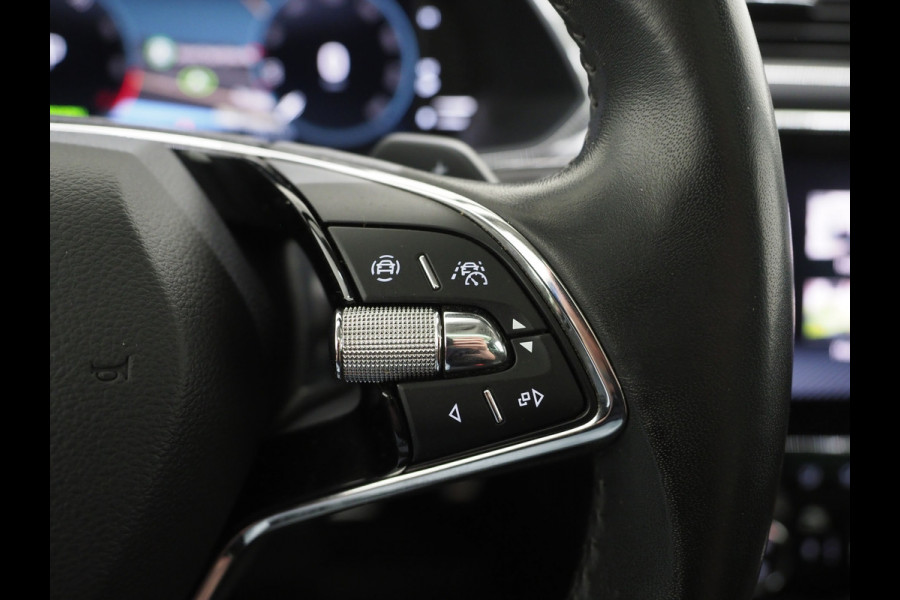 Škoda Superb Combi 1.4 TSI iV 218PK | Panoramadak | Trekhaak | Massage | 360 | Keyless | Adaptive Cruise