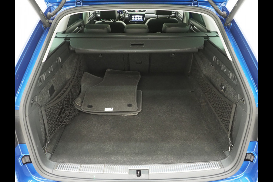 Škoda Superb Combi 1.4 TSI iV 218PK | Panoramadak | Trekhaak | Massage | 360 | Keyless | Adaptive Cruise