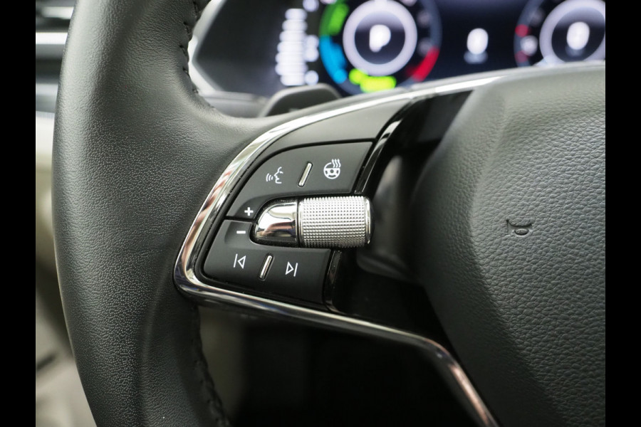 Škoda Superb Combi 1.4 TSI iV 218PK | Panoramadak | Trekhaak | Canton | 360 | Keyless | Adaptive Cruise | Carplay