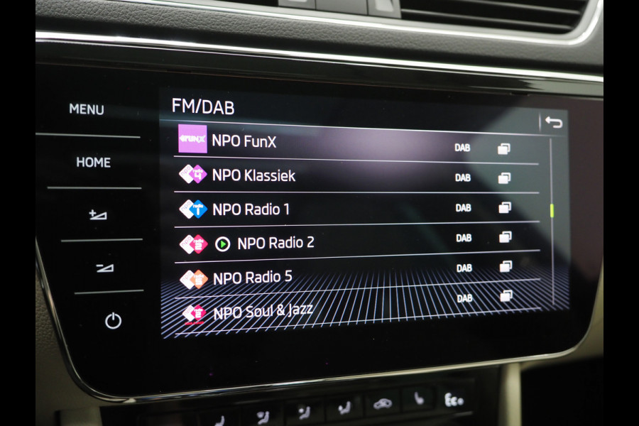 Škoda Superb Combi 1.4 TSI iV 218PK | Panoramadak | Trekhaak | Canton | 360 | Keyless | Adaptive Cruise | Carplay