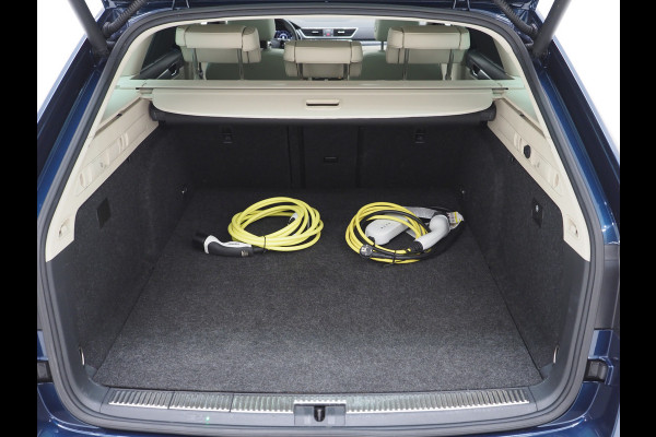 Škoda Superb Combi 1.4 TSI iV 218PK | Panoramadak | Trekhaak | Canton | 360 | Keyless | Adaptive Cruise | Carplay