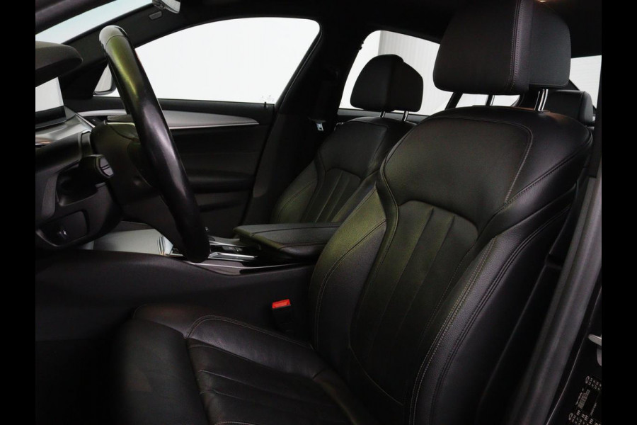 BMW 5 Serie 520i High Executive | M-Sport | Leder | Stoelverwarming | Trekhaak | 20'' | Adaptief LED | Comfortstoelen | Navigatie | Parkeerhulp | Memory