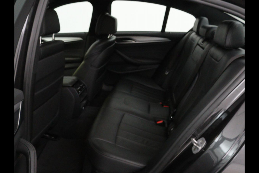 BMW 5 Serie 520i High Executive | M-Sport | Leder | Stoelverwarming | Trekhaak | 20'' | Adaptief LED | Comfortstoelen | Navigatie | Parkeerhulp | Memory
