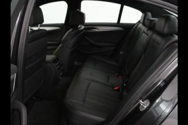 BMW 5 Serie 520i High Executive | M-Sport | Leder | Stoelverwarming | Trekhaak | 20'' | Adaptief LED | Comfortstoelen | Navigatie | Parkeerhulp | Memory