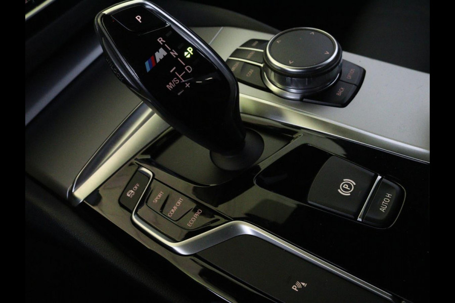 BMW 5 Serie 520i High Executive | M-Sport | Leder | Stoelverwarming | Trekhaak | 20'' | Adaptief LED | Comfortstoelen | Navigatie | Parkeerhulp | Memory