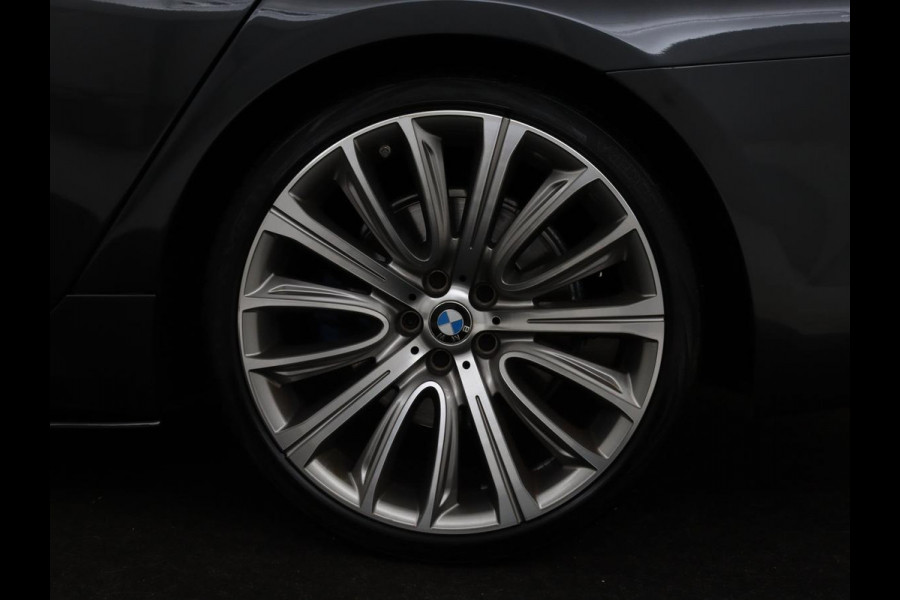BMW 5 Serie 520i High Executive | M-Sport | Leder | Stoelverwarming | Trekhaak | 20'' | Adaptief LED | Comfortstoelen | Navigatie | Parkeerhulp | Memory