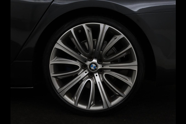 BMW 5 Serie 520i High Executive | M-Sport | Leder | Stoelverwarming | Trekhaak | 20'' | Adaptief LED | Comfortstoelen | Navigatie | Parkeerhulp | Memory